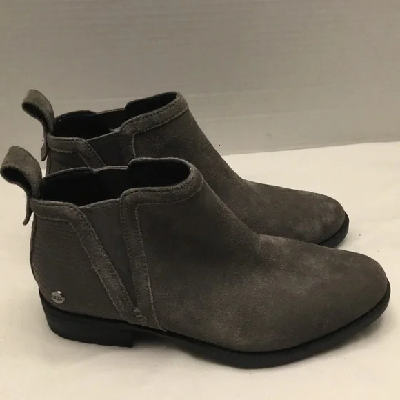 UGGS boot women size 5 - Picture 8 of 9